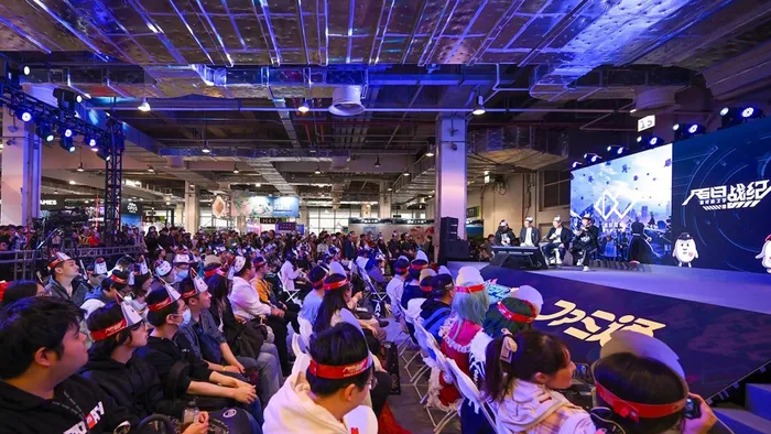 A crowd looks on during a panel at WePlay Expo.